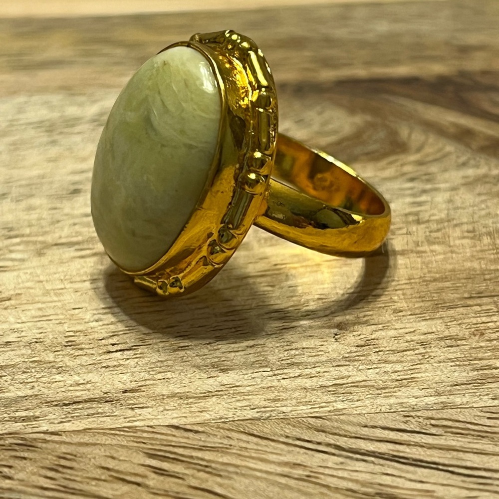 GOLD PLATED SERPENTINE GEMSTONE RING SIZE 7 - Picture 3 of 8